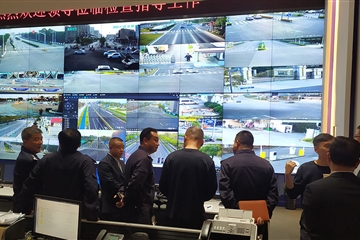 上海宗?？萍加邢薰九c臨港新片區簽訂智慧交通項目